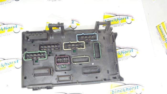 Fuse box from a Chrysler Voyager/Grand Voyager (RG) 2.5 CRD 16V 2002