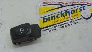 Usados Interruptor de ventanilla eléctrica Renault Scénic I (JA) 1.6 16V Precio € 15,75 Norma de margen ofrecido por Binckhorst BV