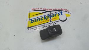 Usados Interruptor de ventanilla eléctrica Renault Scénic I (JA) 1.6 16V Precio € 15,75 Norma de margen ofrecido por Binckhorst BV