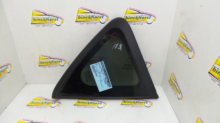 Usados Ventanilla triangular derecha detrás Kia Soul II (PS) EV Precio € 26,25 Norma de margen ofrecido por Binckhorst BV