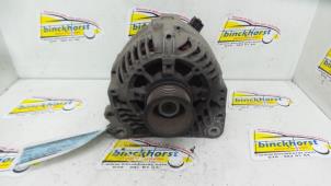 Dynamo från en Volkswagen Passat Variant (35I) 2.0i CL,GL,GT 1996