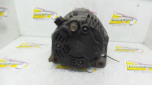Dynamo från en Volkswagen Passat Variant (35I) 2.0i CL,GL,GT 1996
