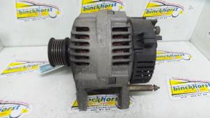 Dynamo från en Volkswagen Passat Variant (35I) 2.0i CL,GL,GT 1996