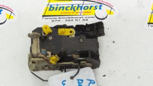 Used Door lock mechanism 2-door, left Renault Clio (B/C57/357/557/577) 1.2 RL,RN Kat. Price € 26,25 Margin scheme offered by Binckhorst BV