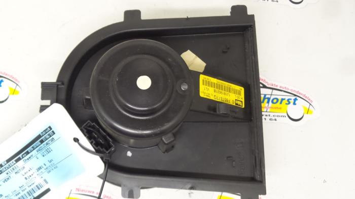 Heating and ventilation fan motor from a Volkswagen Bora (1J2) 1.9 TDI 110 2001