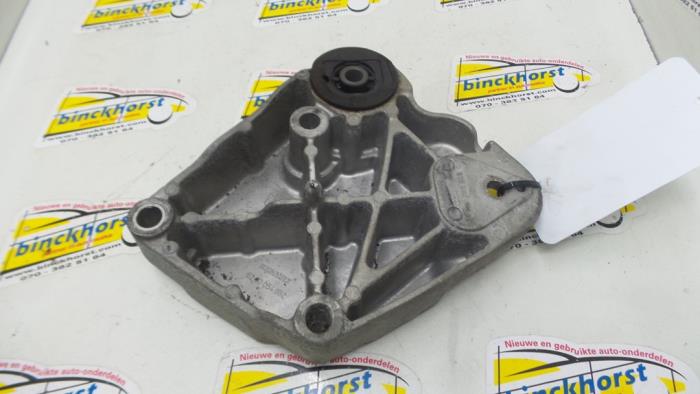 Used Engine mount Renault Espace (JK) 3.0 dCi V6 24V Grand Espace Price € 26,25 Margin scheme offered by Binckhorst BV
