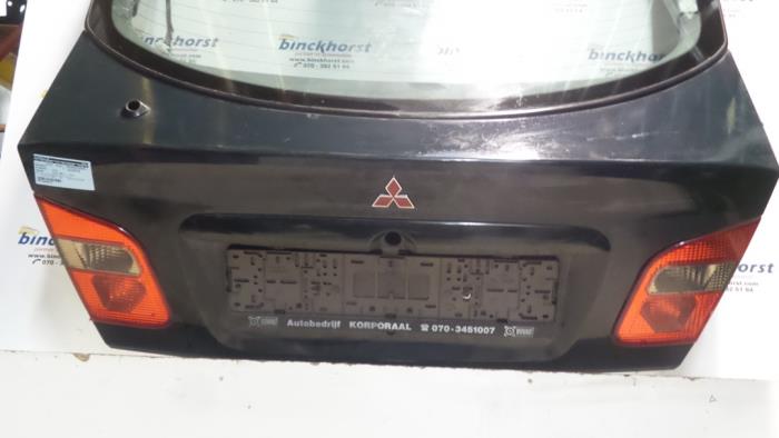 Tylna klapa z Mitsubishi Carisma 1.6i 16V 2001
