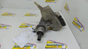 Używane Glówny cylinder hamulcowy Volkswagen Passat (35I) 1.6i Cena € 31,50 Procedura marży oferowane przez Binckhorst BV