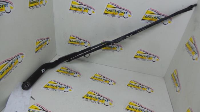 Front wiper arm from a Saab 9-5 (YS3E) 2.0t 16V 2002