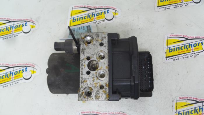 Begagnade ABS-pump Ford Mondeo III 2.0 16V Pris € 84,00 Marginaltabell erbjuds av Binckhorst BV