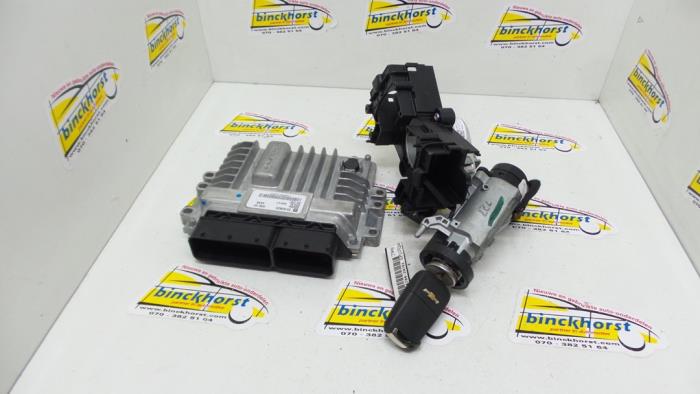 Used Ignition lock + computer Chevrolet Orlando (YYM/YYW) 2.0 D 16V Price € 156,45 Margin scheme offered by Binckhorst BV