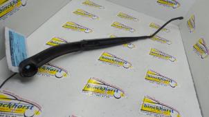 Used Front wiper arm Chevrolet Orlando (YYM/YYW) 2.0 D 16V Price € 21,00 Margin scheme offered by Binckhorst BV