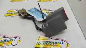 Używane Wtyk pasa bezpieczenstwa lewy tyl Volkswagen Golf IV (1J1) 1.9 TDI 110 Cena € 15,75 Procedura marży oferowane przez Binckhorst BV