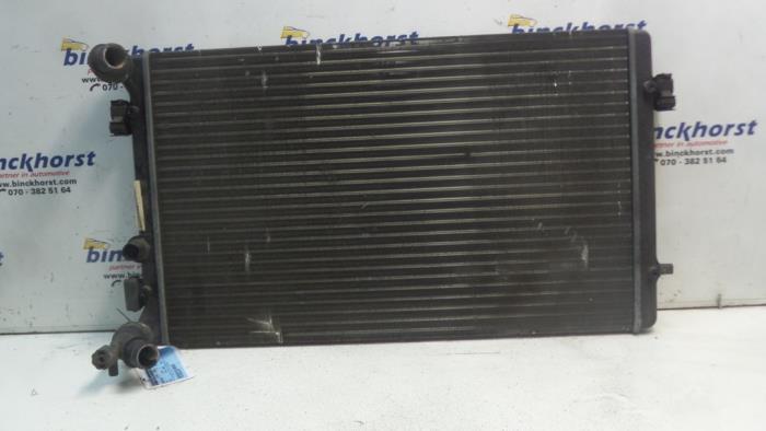 Usagé Radiateur Volkswagen Golf IV (1J1) 1.9 TDI 110 Prix € 36,75 Règlement à la marge proposé par Binckhorst BV
