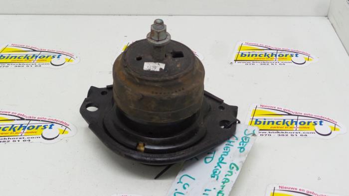 Used Engine mount Jeep Grand Cherokee (WK/WK2) 3.0 CRD V6 24V Price € 26,25 Margin scheme offered by Binckhorst BV