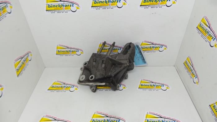 Engine mount from a Ford Focus 1 1.6 16V 2002