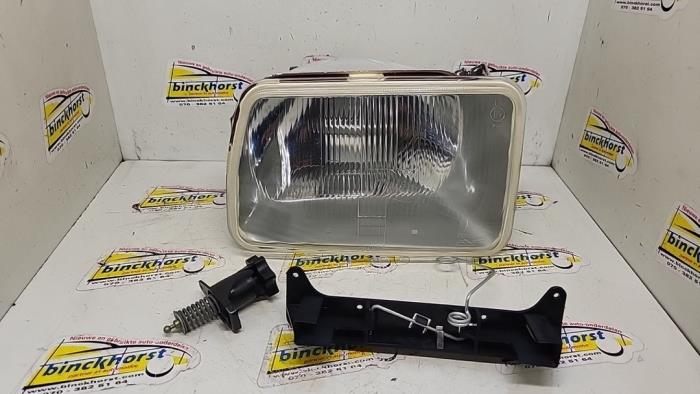 Nowe Reflektor prawy Renault R14 Cena € 23,82 Z VAT oferowane przez Binckhorst BV