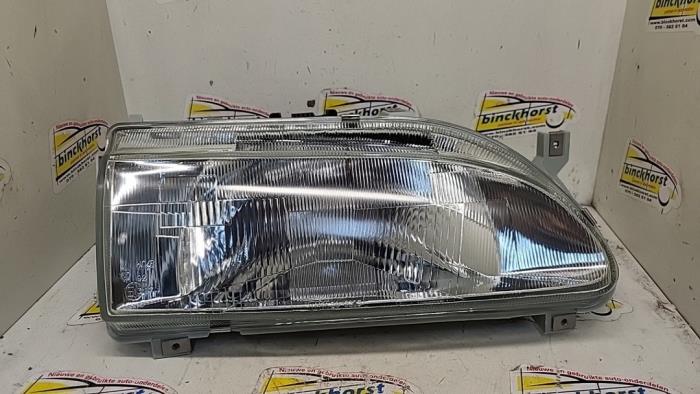 Nowe Reflektor prawy Renault R19 Cena € 33,35 Z VAT oferowane przez Binckhorst BV