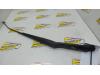 Front wiper arm from a Toyota Avensis (T22), 1997 / 2003 2.0 D-4D 16V, Combi/o, Diesel, 1.995cc, 81kW (110pk), FWD, 1CDFTV, 2000-09 / 2002-11 2002