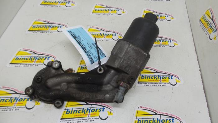 Oil filter housing from a Peugeot 1007 (KM) 1.4 2005