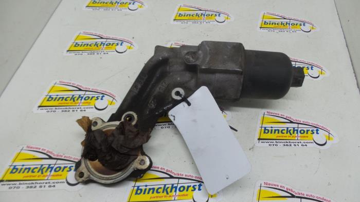 Oil filter housing from a Peugeot 1007 (KM) 1.4 2005