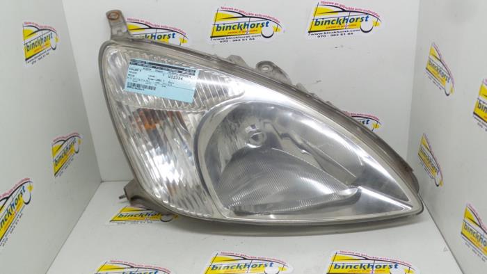 Headlight, right from a Toyota Prius (NHW11L) 1.5 16V 2001