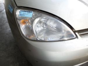 Używane Reflektor prawy Toyota Prius (NHW11L) 1.5 16V Cena € 84,00 Procedura marży oferowane przez Binckhorst BV
