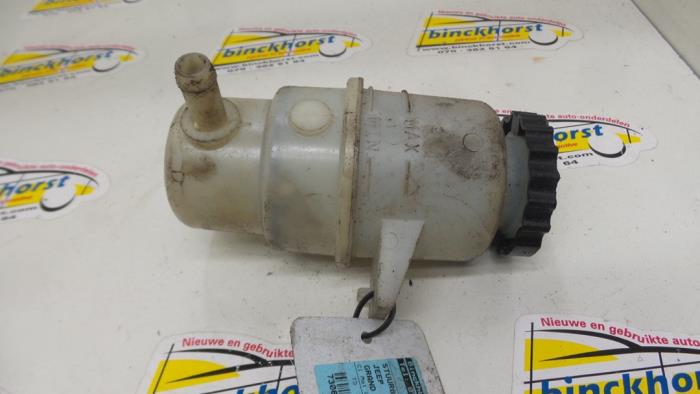 Begagnade Styrservotank Jeep Grand Cherokee (WK/WK2) 3.0 CRD V6 24V Pris € 26,25 Marginaltabell erbjuds av Binckhorst BV