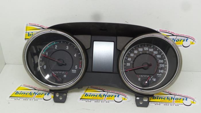 Instrument panel from a Jeep Grand Cherokee (WK/WK2) 3.0 CRD V6 24V 2011