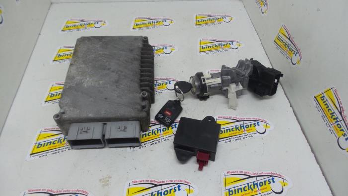 Used Ignition lock + computer Chrysler Voyager/Grand Voyager 3.3i V6 Price € 131,25 Margin scheme offered by Binckhorst BV