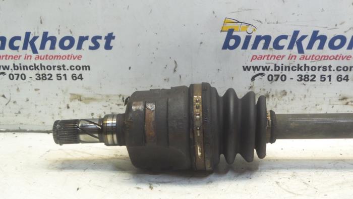 Front drive shaft, right from a Daewoo Nubira (J100) 2.0 16V 2000