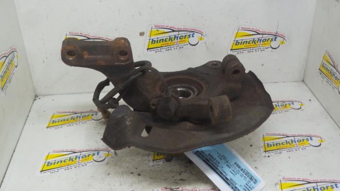 Knuckle, front left from a Daewoo Nubira (J100) 2.0 16V 2000