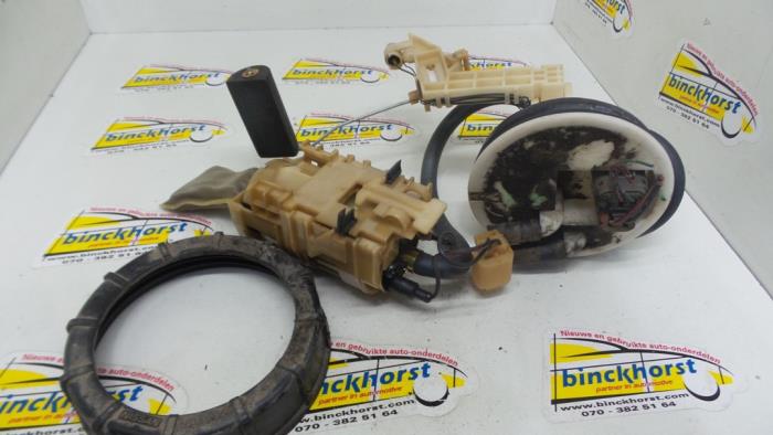 Usagé Pompe à carburant Nissan Primera (P10) 2.0i 16V SPi Kat. Prix € 36,75 Règlement à la marge proposé par Binckhorst BV