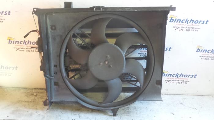 Cooling fans from a BMW 3 serie (E46/4) 320d 16V 2001