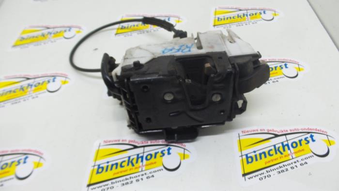 Rear door mechanism 4-door, right from a Seat Ibiza II Facelift (6K1) 1.9 TDi 90 Stella 2000