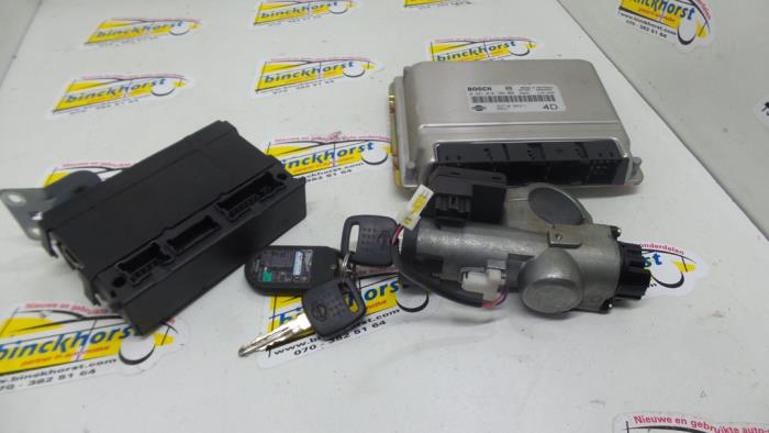 Used Ignition lock + computer Nissan Almera (N16) 2.2 Di 16V Price € 99,75 Margin scheme offered by Binckhorst BV