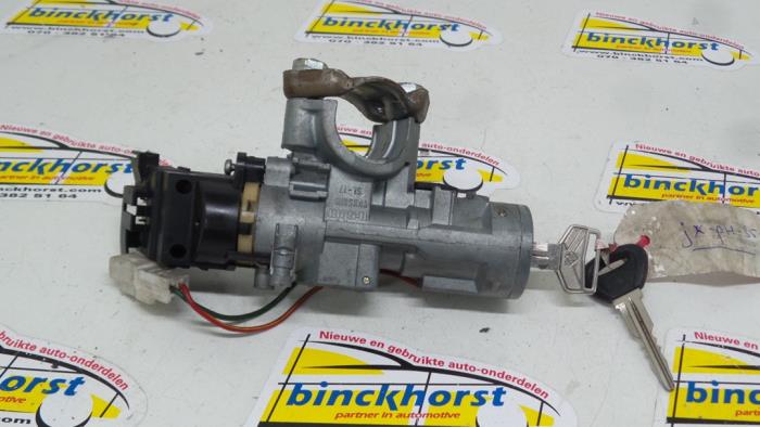 Używane Stacyjka + Kluczyk Mazda 323 C (BA13) 1.3i 16V Cena € 42,00 Procedura marży oferowane przez Binckhorst BV