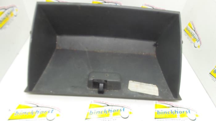 Glovebox from a Suzuki Wagon-R+ (SR) 1.2 16V 1999