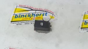 Usados Interruptor de ventanilla eléctrica Renault Laguna II (BG) 1.8 16V Precio € 15,75 Norma de margen ofrecido por Binckhorst BV