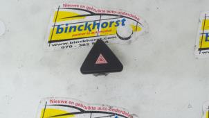Usados Interruptor de luz de pánico Ford Fusion 1.6 16V Precio € 10,50 Norma de margen ofrecido por Binckhorst BV