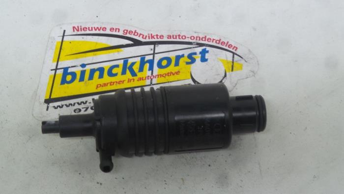 Używane Pompa spryskiwacza tyl Audi A4 Avant (B5) 1.6 Cena € 15,75 Procedura marży oferowane przez Binckhorst BV