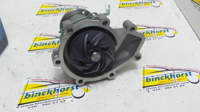 Nya Vattenpump Mercedes Sprinter Pris € 82,05 Inklusive moms erbjuds av Binckhorst BV