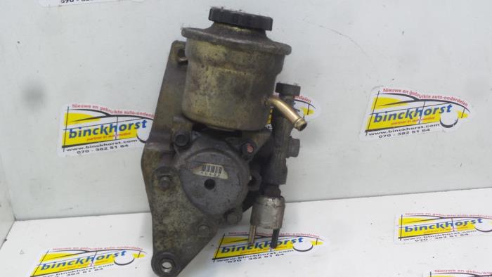 Power steering pump from a Toyota Corolla (E11) 1.6 16V 1998