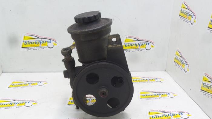 Power steering pump from a Toyota Corolla (E11) 1.6 16V 1998