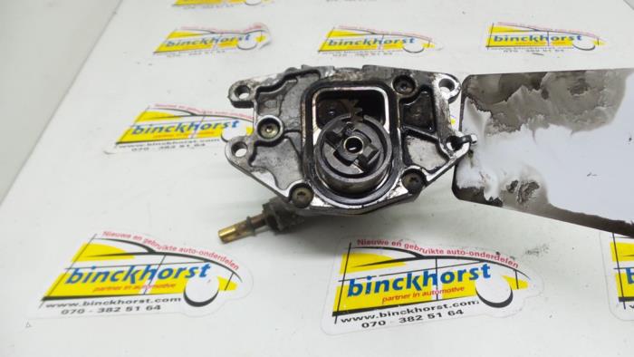 Usagé Pompe à vide (diesel) Opel Omega B Caravan (21/22/23) 2.2 DTI 16V Prix € 36,75 Règlement à la marge proposé par Binckhorst BV