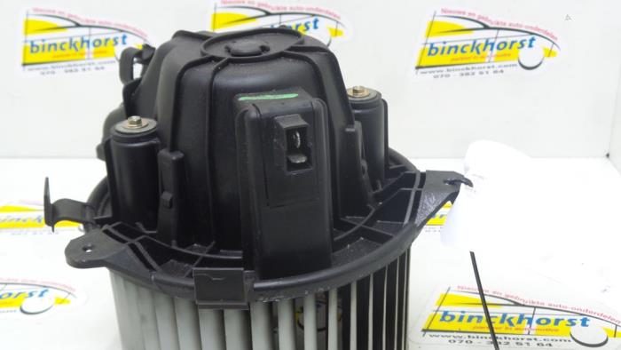 Motor de ventilador de calefactor de un Fiat Stilo (192A/B) 1.2 16V 3-Drs. 2002