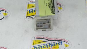 Used Heater resistor Opel Omega B Caravan (21/22/23) 2.0i 16V Price € 10,50 Margin scheme offered by Binckhorst BV