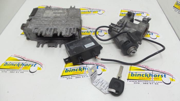 Used Ignition lock + computer Volkswagen Polo III (6N1) 1.4i 60 Price € 72,45 Margin scheme offered by Binckhorst BV