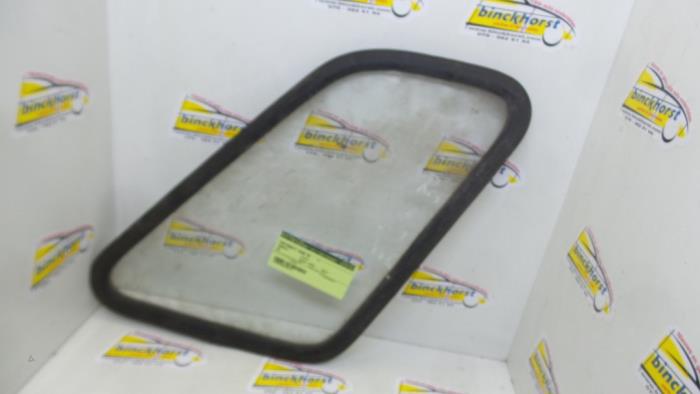 Usados Ventanilla triangular derecha detrás Renault R6 Precio € 31,50 Norma de margen ofrecido por Binckhorst BV