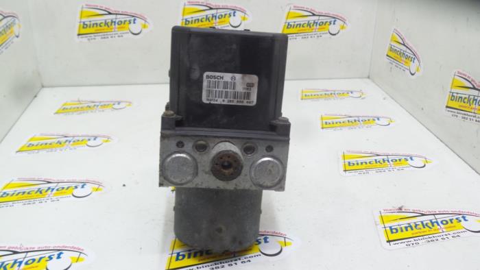 ABS-pump från en Ford Mondeo III 2.0 16V 2001